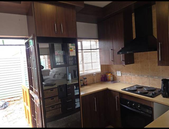 2 BEDROOM TOWNHOUSE FOR SALE IN MONTANA PARK